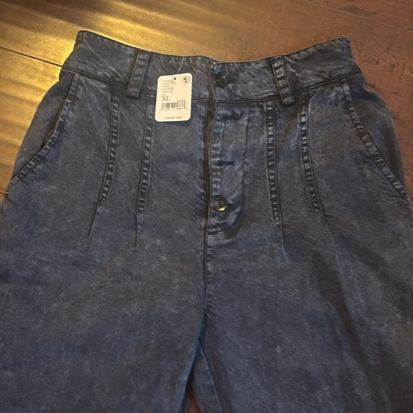 Free People NWT cropped paper bag/harem button front pant. - Picture 2 of 4
